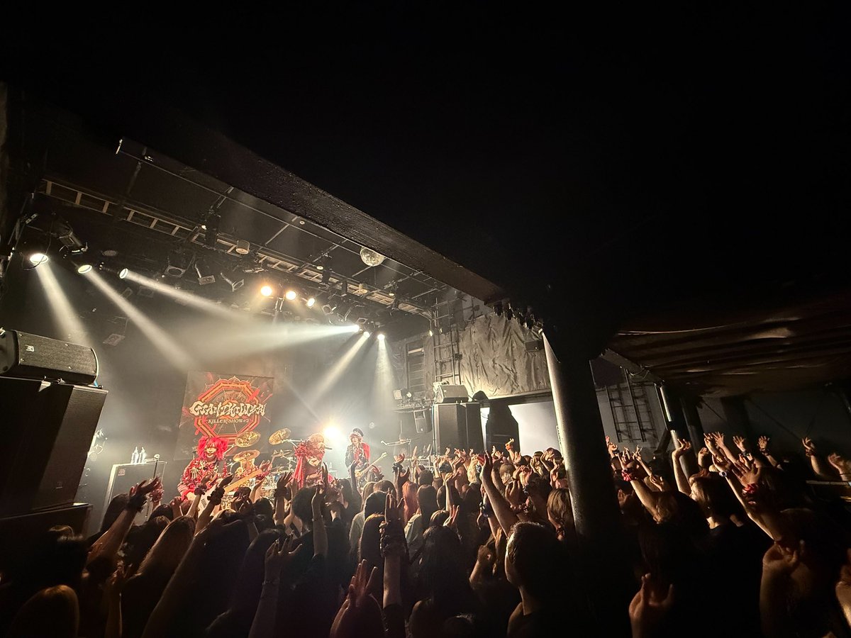 Royz_official's tweet photo. 水戸公演お疲れ様でした！そしてソールドアウトありがとうございました㊗️🎉外の暑さに負けないくらいの熱いライブでした✨次からいよいよ東京を離れ、浜松公演からスタートいたします！よろしくお願いいたします🔥🔥🔥🔥
#Royz https://t.co/h3cw1DaVfV