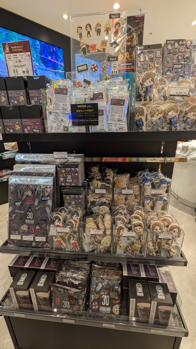 PATHtohi5sitai's tweet photo. #CAPCOM
カプコンショップ渋谷に来ましたーー！！
レオンくんのクッキーのマスコット買えて嬉しい…！ https://t.co/UKcldYtf49