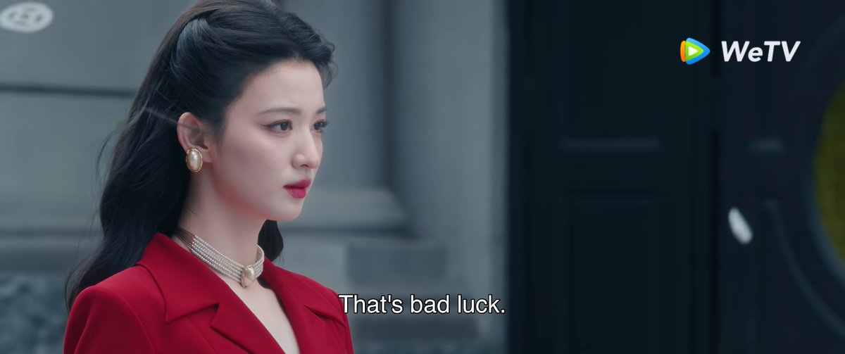 yingtaodiary's tweet photo. susu showing up in red to disrespect that demon one last time, ruin his funeral, and drag the huo family's crimes into the light 😌 she’s so iconic ugh i love her

#overdo https://t.co/woBubHNk4q