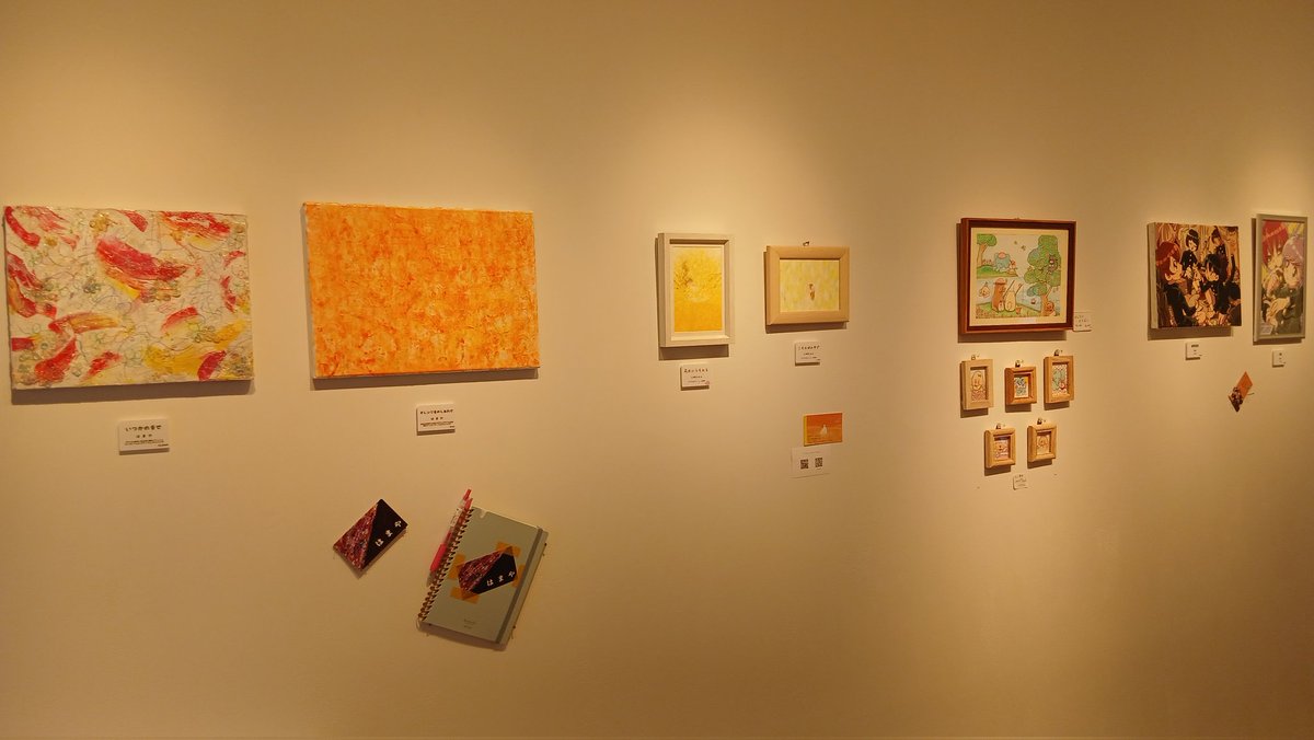 ayumgr's tweet photo. は  ま  や@oekakihamayaさん
主催グループ展

幸せのひきだし

思い出すと幸せになる、大切な記憶。作家さん自身のエピソードや想いが伝わってくる優しい展覧会でした。誰かや何かを愛する気持ちが、いずれかけがえのない記憶になっていくのかなあと思いました。

 @irorimura2005にて https://t.co/tL7D0o0Gnt