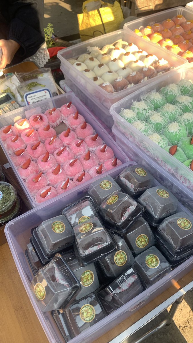 rainduys's tweet photo. beli mochi yang lagi viral ternyata deket dari kostan 3 menit doang coi 🤩🫶 https://t.co/e2V1Qzx3kd