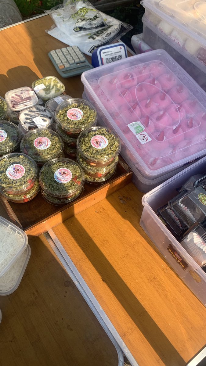 rainduys's tweet photo. beli mochi yang lagi viral ternyata deket dari kostan 3 menit doang coi 🤩🫶 https://t.co/e2V1Qzx3kd
