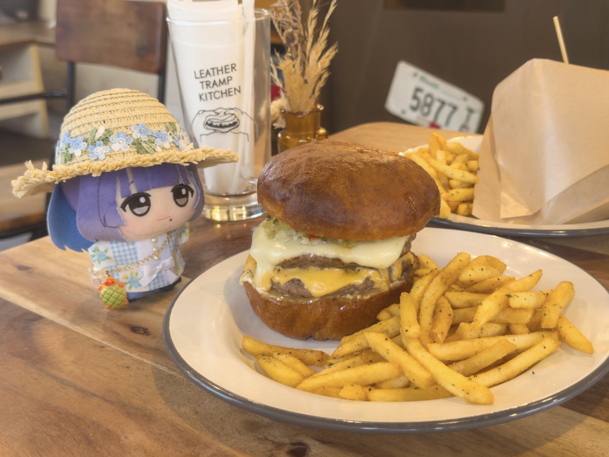nuinui_71's tweet photo. これはランチに食べたﾊﾝﾊﾞｶﾞ

#初星学園ぬいぬい部 https://t.co/HqERnnXv3f