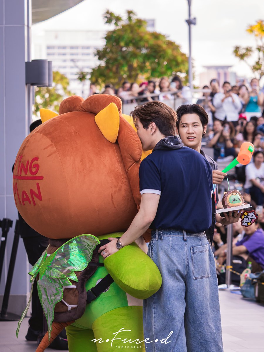 FUSiiZAA's tweet photo. เมื่อบี่บี๋เป็นพรายกระซิบให้อวยพรบู๋ตามใจตัวเอง
5555555555555555

#งานมหกรรมนิยายนานาชาติ2026xGMMTV
#คริสสิงโต #สิงโตคริส #KINGMAN https://t.co/PRF0pkCbsA