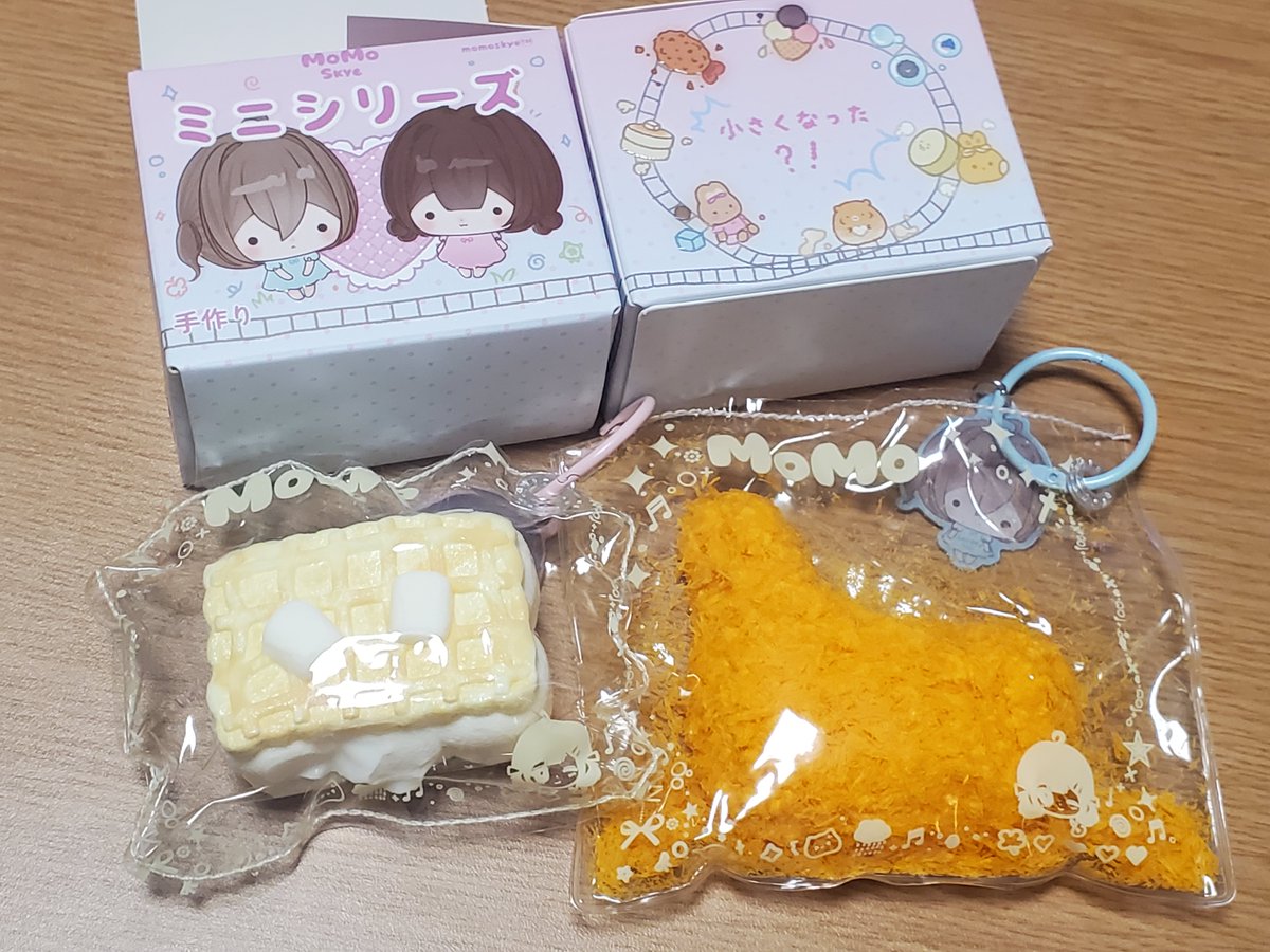 jun119420's tweet photo. やーーっとMOMOのミニが届いた！
もう２週間くらい前に買ったやつ💦
でも、、思った以上に可愛い❣️
二弾が出てたんだ😱💦初めて見たけどとりあえず買えたのでまた２週間待つことになる…( ´Д｀) https://t.co/UyOhV0VGDv