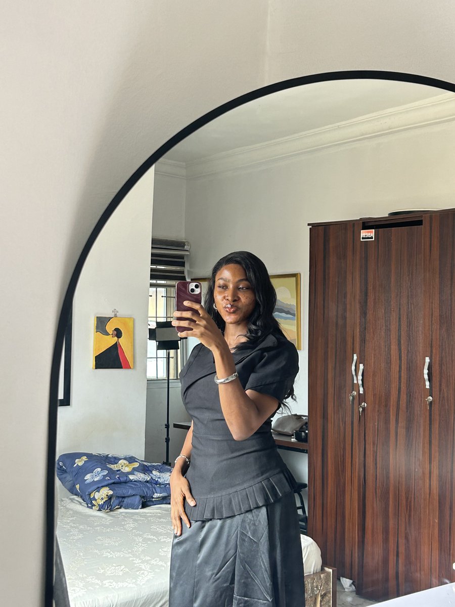 Yewan_de's tweet photo. i promise i ironed this skirt 😪 https://t.co/NYnLDrHD9O
