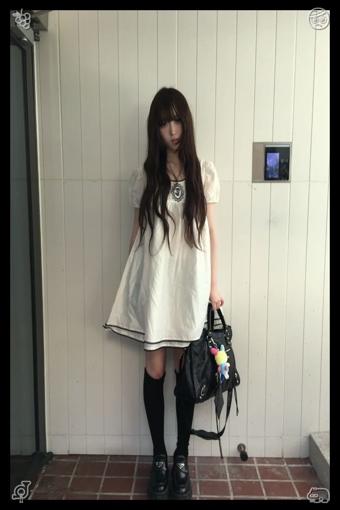 SLHcrew___KURI's tweet photo. In the following weeks, Lila ventured through Paris, stopping at countless bubble tea cafes. She sampled a matcha bubble tea paired with a croissant, a chocolate bubble tea accompanied by French chocolate, and even a lavender bubble tea that evoked the essence of a Parisian afte https://t.co/Kz3W2j85BE