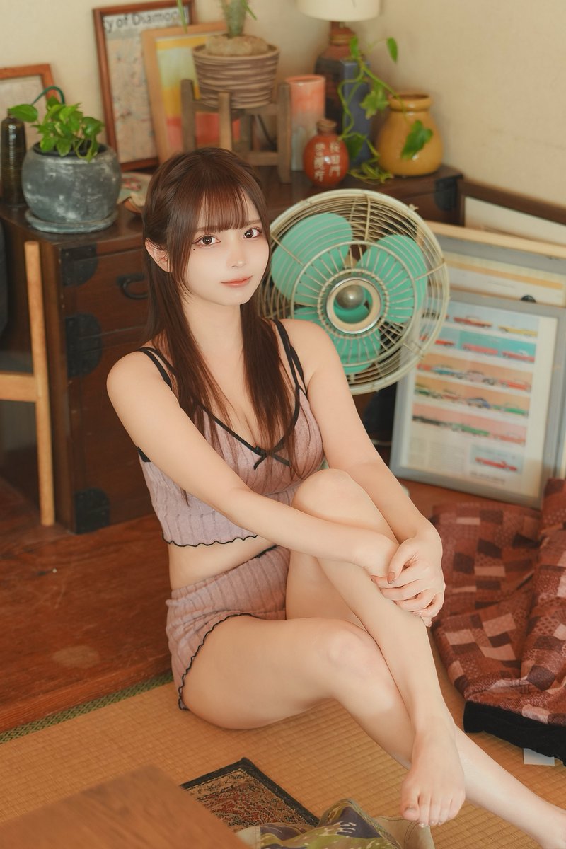 hayasemiru's tweet photo. 暑すぎるから扇風機出しといた https://t.co/15154eWbXl