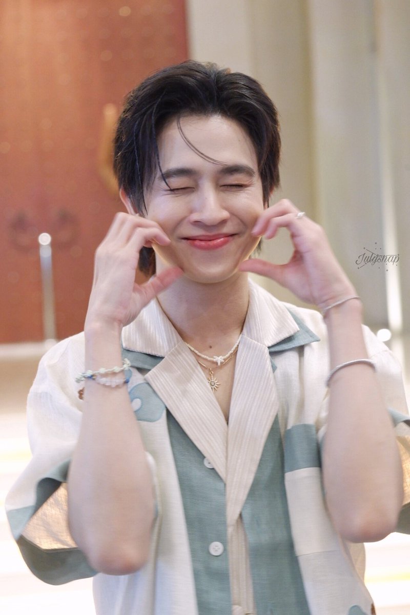 flukelism's tweet photo. เมื่อบอกฟลุ้คว่า "ขอท่ารัก ๆ หน่อย"

#เจ้าแก้มก้อน
#fluke_natouch https://t.co/Q0SSOn7fVg