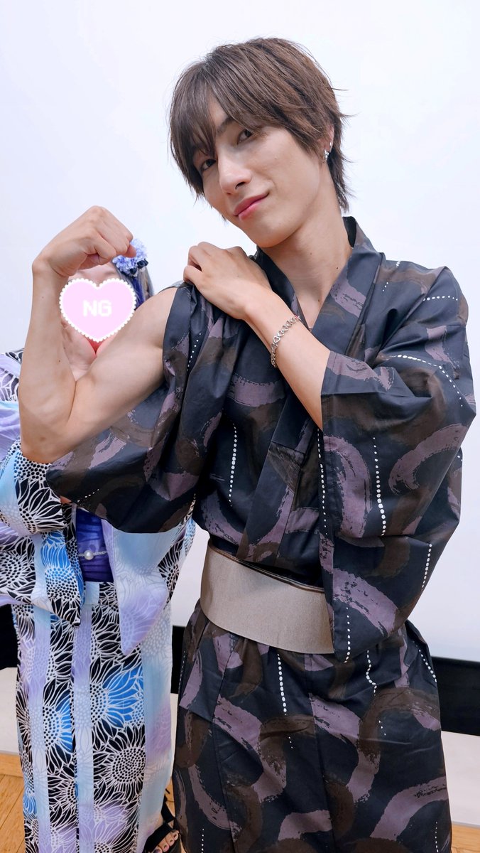 Shineemaximum83's tweet photo. 私「筋肉で挟んでもらう感じで～」
巴「よっしゃ！」

思ってたんとちょっと違うけど良い筋肉拝ませて頂きました🙏

#UNiFY
#uu https://t.co/WWMsNVmXLN