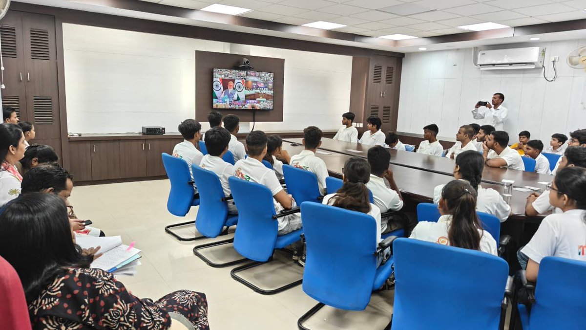 YuvaGwalior's tweet photo. Prime Minister Shri Narendra Modi interacts with participants of the Viksit Vibrant Village Programme 2026 on 26 July 2026 at 4:30 PM via video conferencing. Proud moment for Vibrant Youth
@narendramodi @mansukhmandviya @YASMinistry @MYBharatHQ @dmgwalior https://t.co/Ri0lcsOPzb