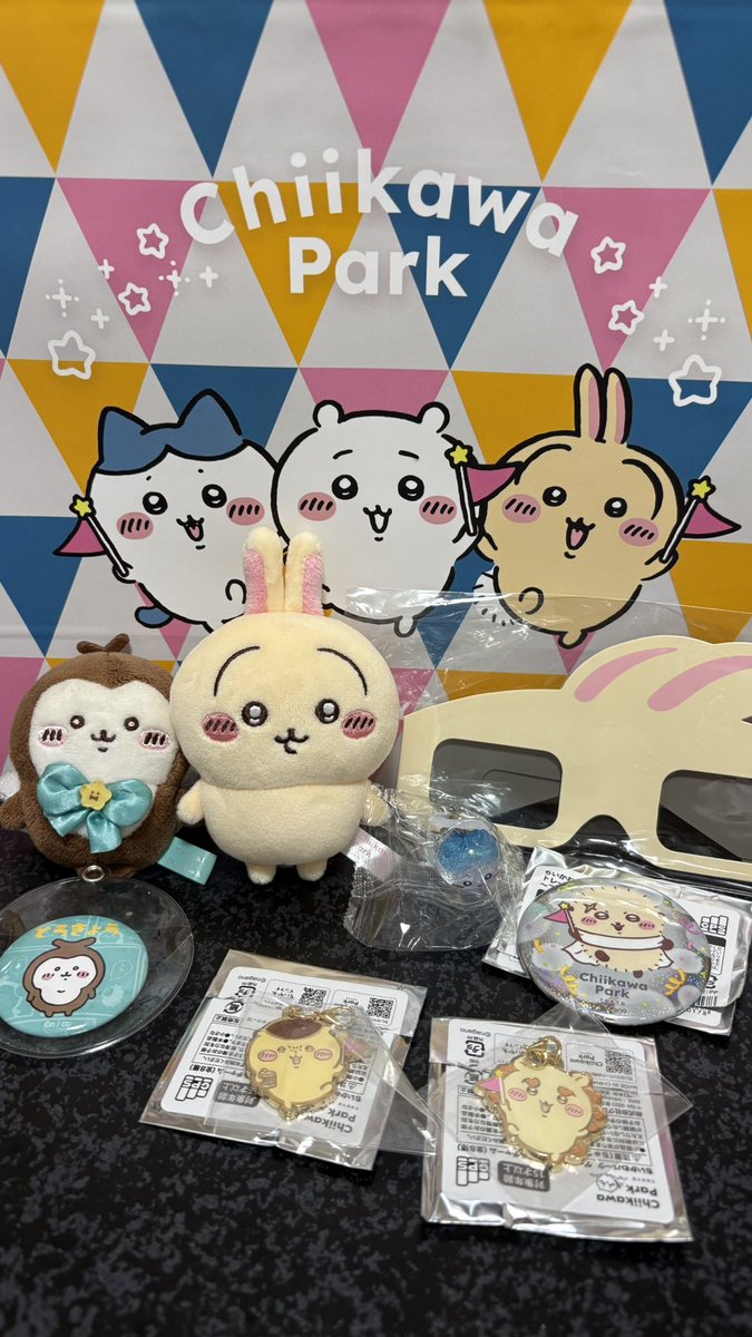 JewelyRouse's tweet photo. やっと…行ってきました🚩⭐️
推しの「カブトムシ」グッズで唯一狙ってた巾着が売り切れてて泣いたぁ🥹
キーリングは手持ちの子とサイズが被っちゃうから、次点のうさぎを購入✌️✨
ランダムの引きがwアダルティックというかw
#ちいかわパーク
#Chiikawapark
#ちいかわ https://t.co/gbIA1Ii7vR