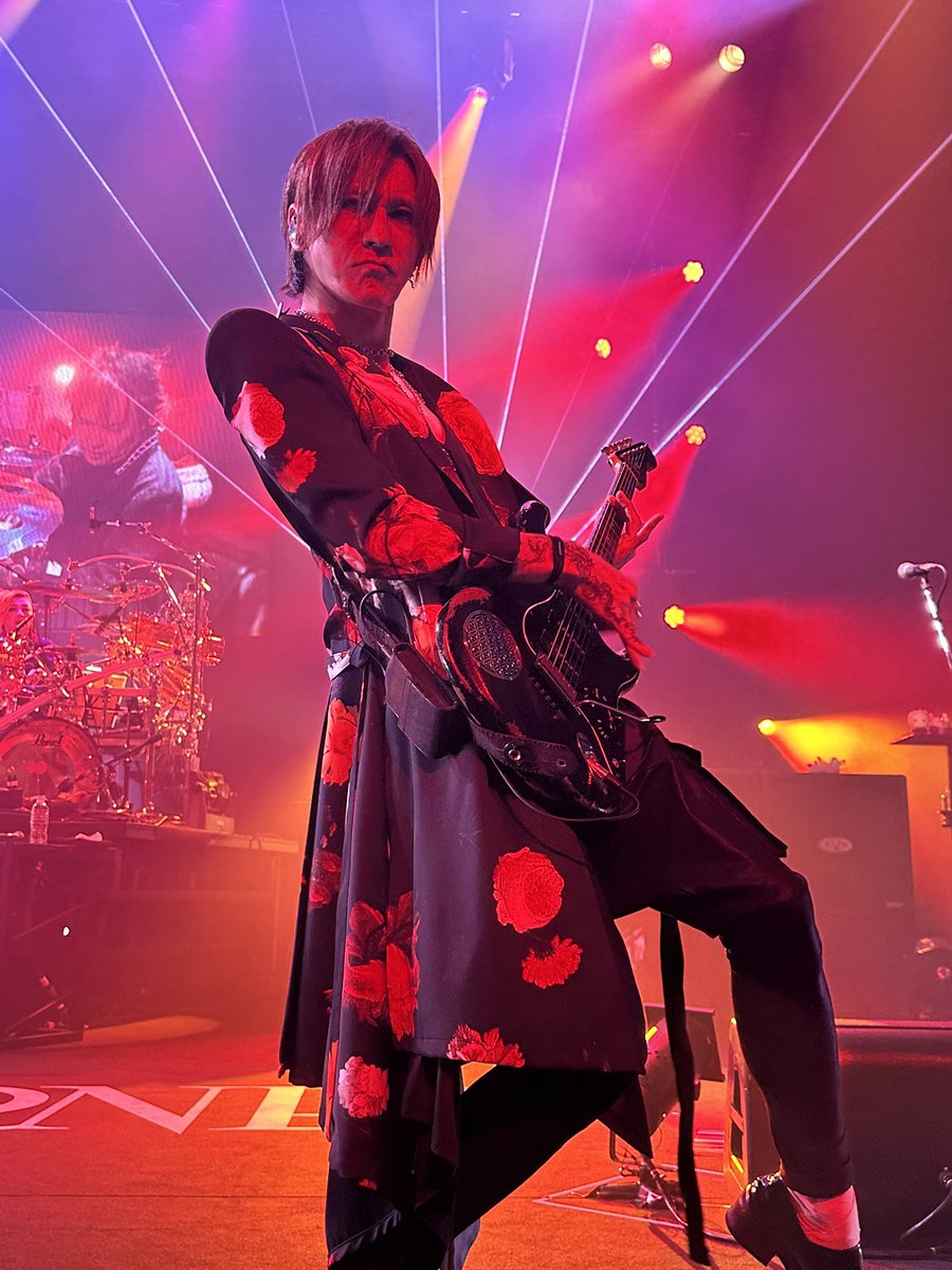 JAN_tgads82's tweet photo. 今日は上手のほぼ杉様の目の前の最前だったので、杉様の撮れ高が凄いです
#LUNAPIC
#LUNASEA
#SUGIZO https://t.co/jSukXfwbBj