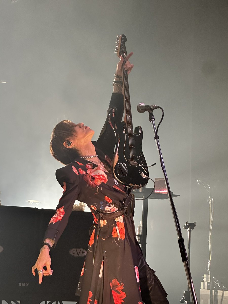 JAN_tgads82's tweet photo. 今日は上手のほぼ杉様の目の前の最前だったので、杉様の撮れ高が凄いです
#LUNAPIC
#LUNASEA
#SUGIZO https://t.co/jSukXfwbBj