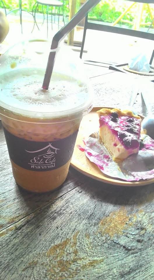 Jinpuikung1's tweet photo. #ร้านศาลากาแฟ ที่อ.แม่ริมเชียงใหม่ แถวการประปาแม่ริม
ไป​เชียงใหม่​ ชอบไปร้านนี้
#อาหาร #กาแฟ #ขนมเค้ก อร่อย ☺️☺️
#คิดถึงเธอ #เชียงใหม่ https://t.co/Y4ihzU7jVW