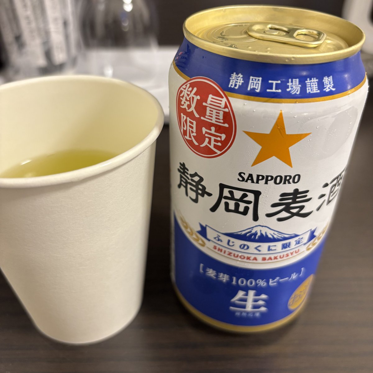 manyamu23's tweet photo. 静岡限定のビールあった👏水がいいところなので美味しいはず！と期待😹
そしてホテルに置いてある静岡茶が美味しすぎる！ https://t.co/GpqEEPz9hF