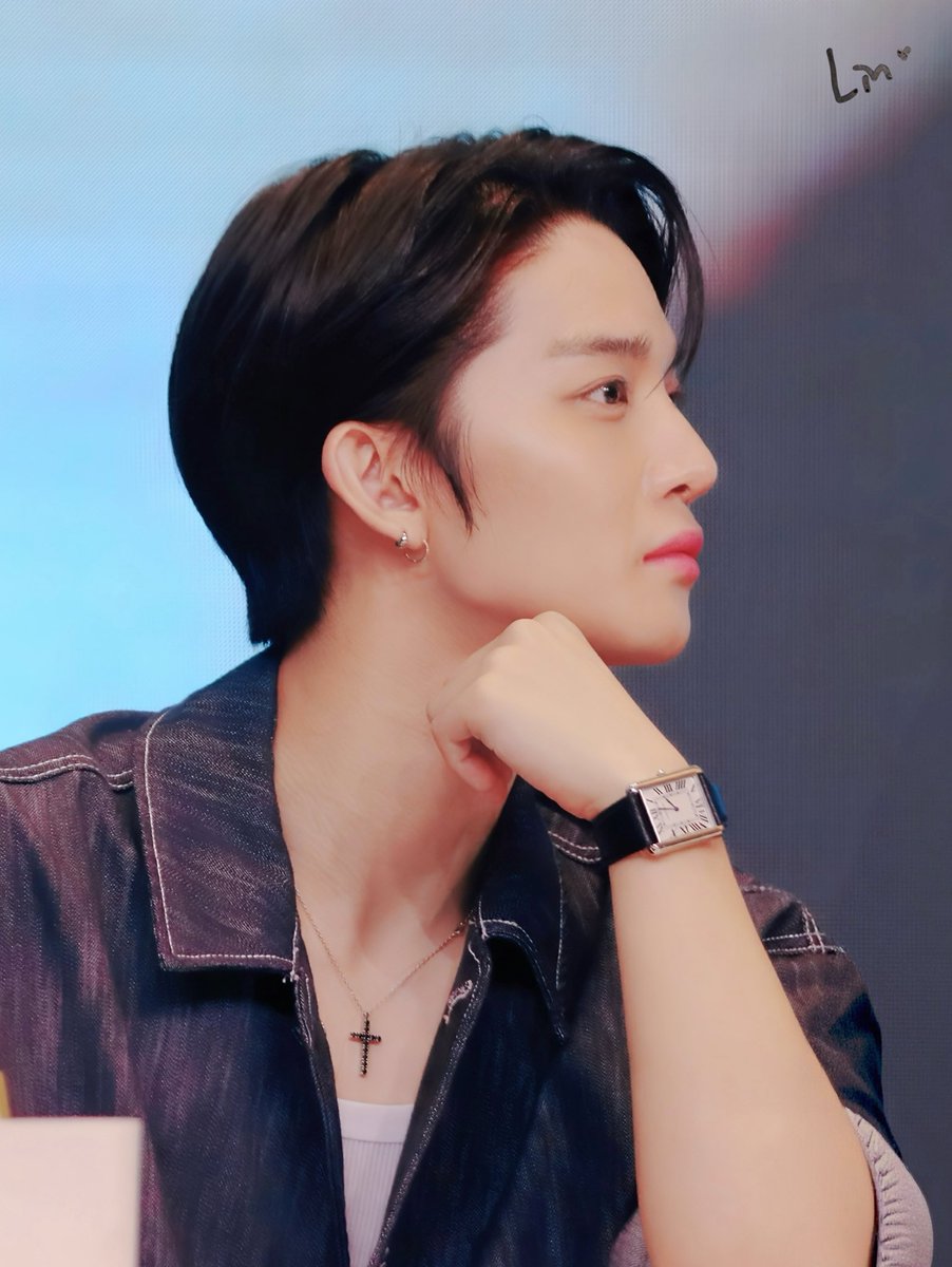 sodubaeb's tweet photo. 👖⌚️🩶

#배진영 #BAEJINYOUNG https://t.co/7fuJR4iTDf