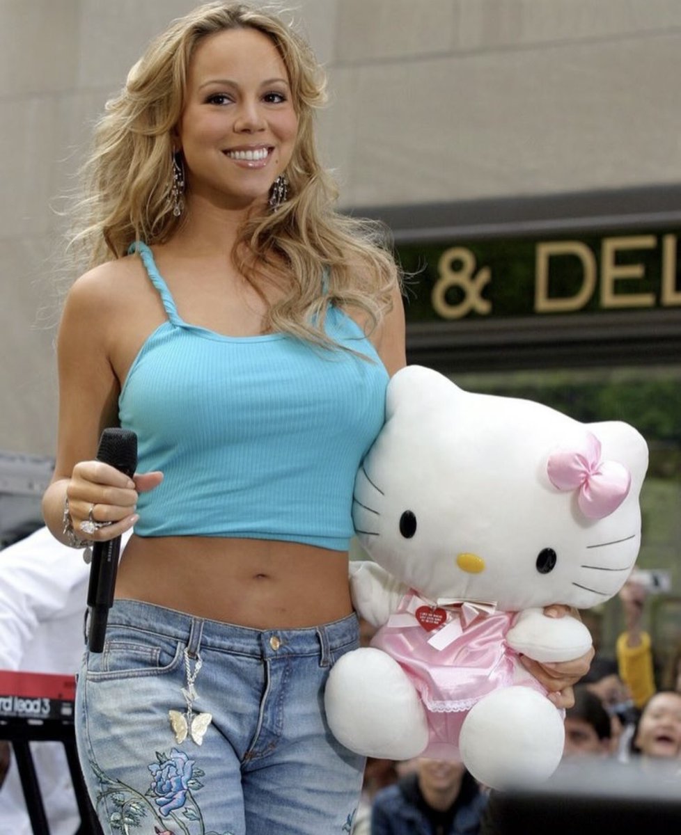 IamSantavious's tweet photo. mariah carey performing at the today show in roberto cavalli jeans with a hello kitty plush, 2003 https://t.co/uGtID2z8q7