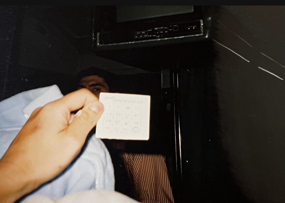 takac75's tweet photo. 30年近く前のフィルムカメラ時代シャッターを押すのは貴重だったのに、南米初日エクアドルの宿で🎞️全部盗まれた
何も映ってないサラのフィルムだったのは救いといえば救いでしたが南米でフィルムを買い直すのは高くついた
それほど貴重だったフィルムの枚数をよく分からない写真に使ったものも数多い https://t.co/s72fN6PBrk