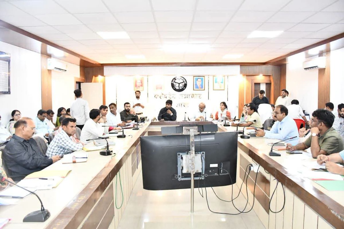 ArvindwivediADM's tweet photo. आज दिनांक 25.07.2026 को कलेक्ट्रेट फिरोजाबाद सभागार में IGRS की समीक्षा की गयी।
@Aamitabh2 @sudhirchaudhary @joinprasun @jitendra_jkm https://t.co/ambkmzZwHV