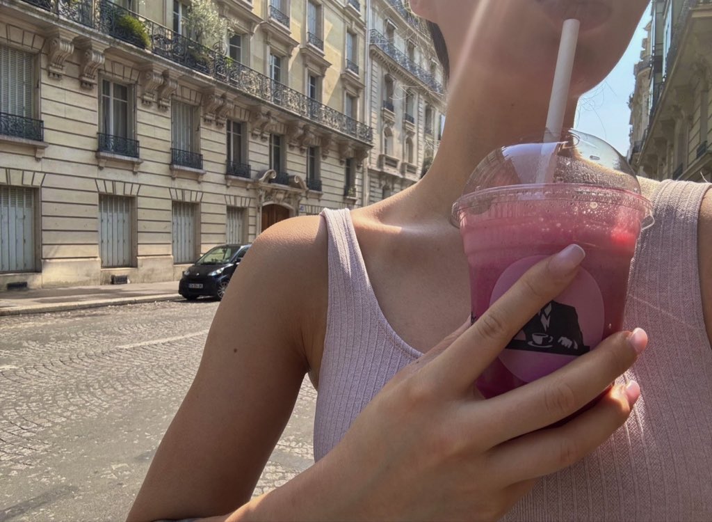 Savannah.la.rose | Paris tweet media
