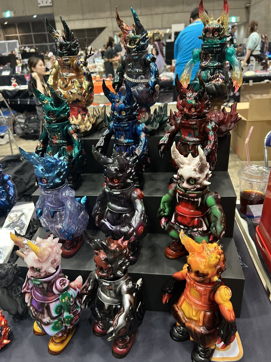 koshin_design's tweet photo. ワンフェス2026Summer
無事終了致しました。
本日ブースにお立ち寄りいただきました方々、本当にありがとうございました！
また機会があれば是非お声がけください☆
次は大阪のソフコンでお待ちしております！

#ソフビ
#hanamure
#koshindesign
#ワンフェス
#ソフコン2026 https://t.co/xOMQRY9TBW