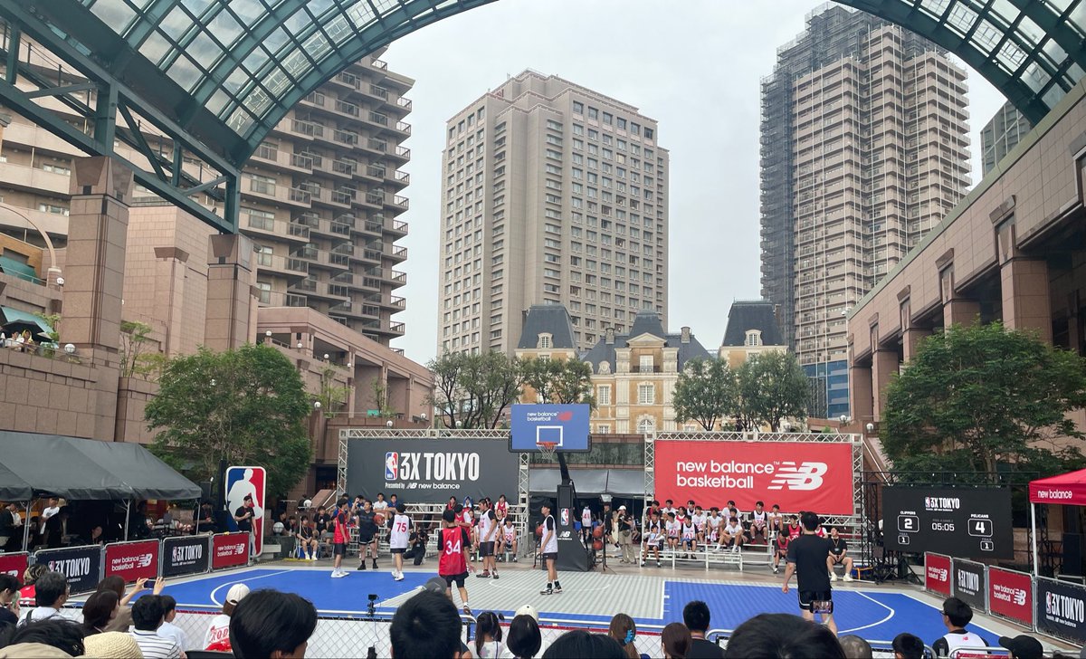 akaaaa_aka's tweet photo. ジャマールマレーのスリーポイントシュートまで見させていただき、
3x3の試合は面白くて、

NBAブースで
缶バッジ・プリクラ撮影までしちゃったよ(日本人に優しい無料イベント) https://t.co/0ju1GjsJgl