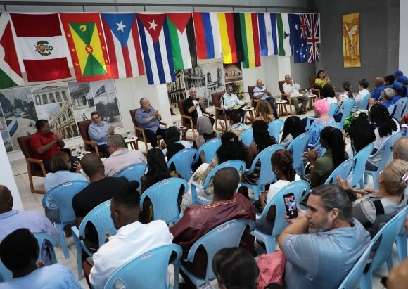 minint_cuba's tweet photo. "Estar hoy en #Cuba es un acto de valentía. Es un acto de coraje", afirmó el presidente Miguel Díaz-Canel Bermúdez durante el Encuentro de Solidaridad celebrado en la provincia de Pinar del Río, en el marco de las conmemoraciones por el 26 de Julio. https://t.co/wxjAIP24q7
