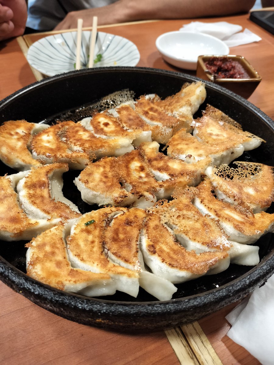 airL0s's tweet photo. 福岡といえば、鉄鍋餃子♩ https://t.co/q8sfaamHS6