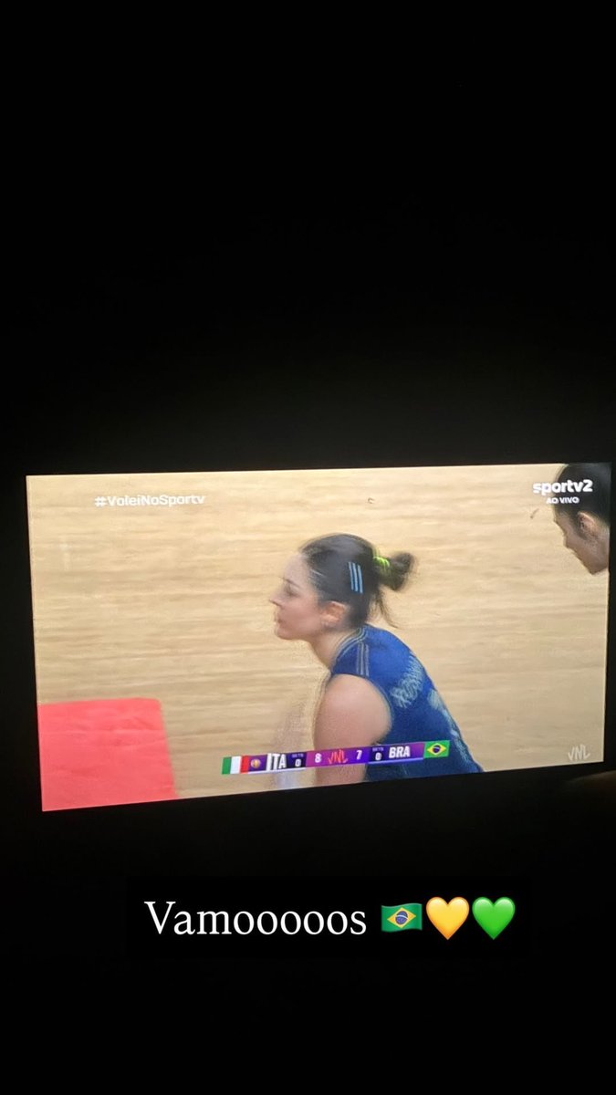 sfvgg10mtbller's tweet photo. não aguento a Gabi esperando a Rosamaria aparecer para postar os stories acompanhando o jogo https://t.co/sBETWN3oMz