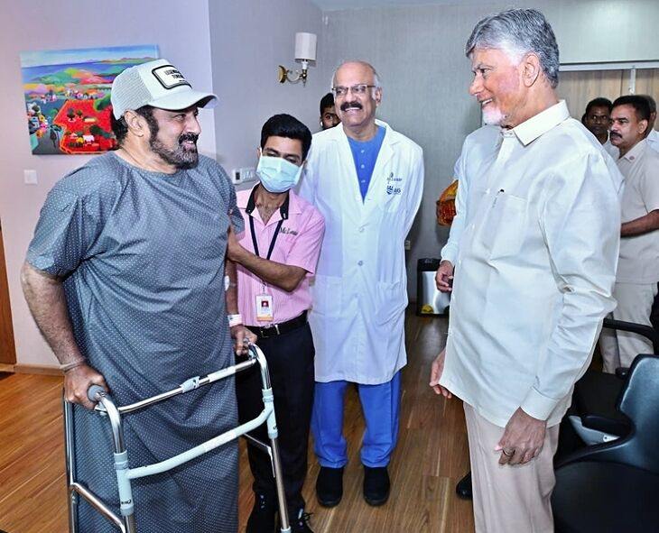 greatandhranews's tweet photo. బాలయ్యను పరామర్శించిన సీఎం చంద్రబాబు! 

హైదరాబాద్‌లోని AIG ఆస్పత్రిలో చికిత్స పొందుతున్న నందమూరి బాలకృష్ణను సీఎం చంద్రబాబు కలిసి ఆరోగ్య పరిస్థితిని అడిగి తెలుసుకున్నారు. https://t.co/ipw9QEagzG