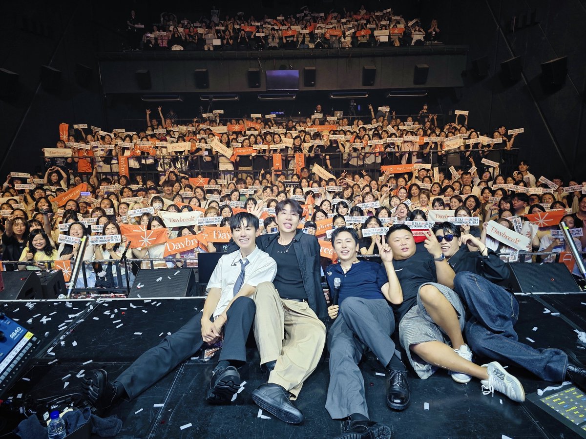 Band_Daybreak's tweet photo. [📸] SUMMER MADNESS 2026: CORE 
 
 뜨겁고 소중했던 우리의 2026년 여름! 
 또 몇 번의 아름다운 계절을 보내고,
 영원한 여름에서 우리 다시 만나🧡 
 
 #데이브레이크 #Daybreak #이원석 #김선일 #김장원 #정유종 https://t.co/yMZVmylWDb