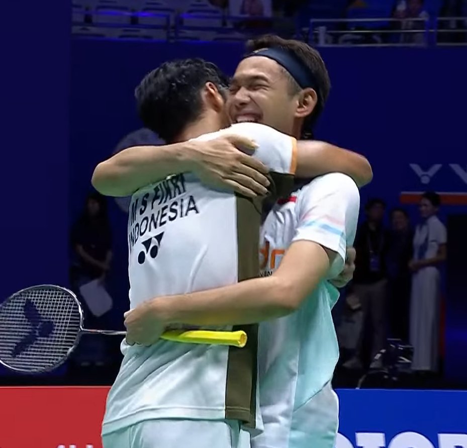 chitattooes's tweet photo. @BWFScore Ya Allah.
Indonesia, can you feel the joy????
2 exhausting weeks.
2 titles! and its S750 &amp; S1000🔥🔥🔥🔥🔥🔥
our men's doubles finally hittin' the fresh air again.
Thank you Fajar &amp; Fikri...
🇮🇩 https://t.co/D8tui1MCPf