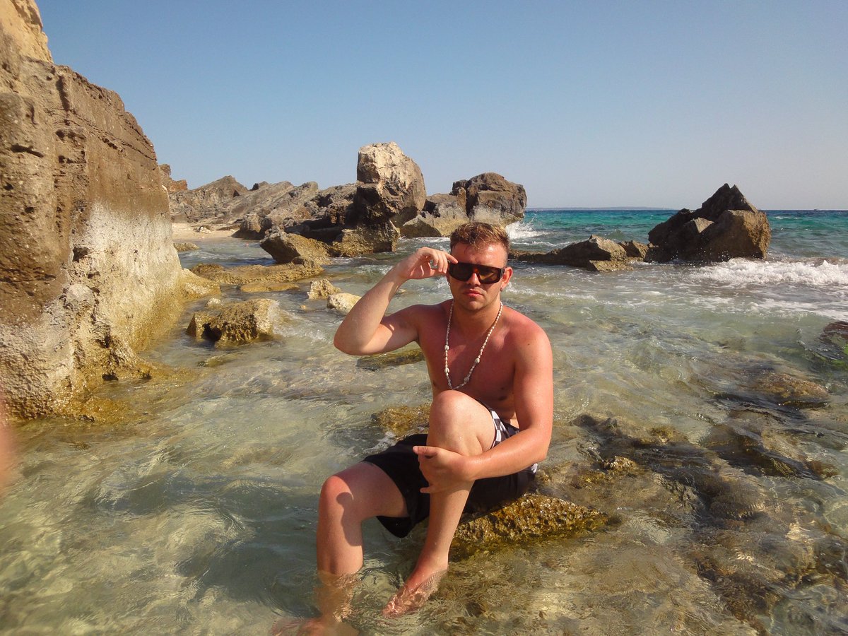 sergiocuestaaa's tweet photo. ibiza was fun https://t.co/46e9p0Q0GK