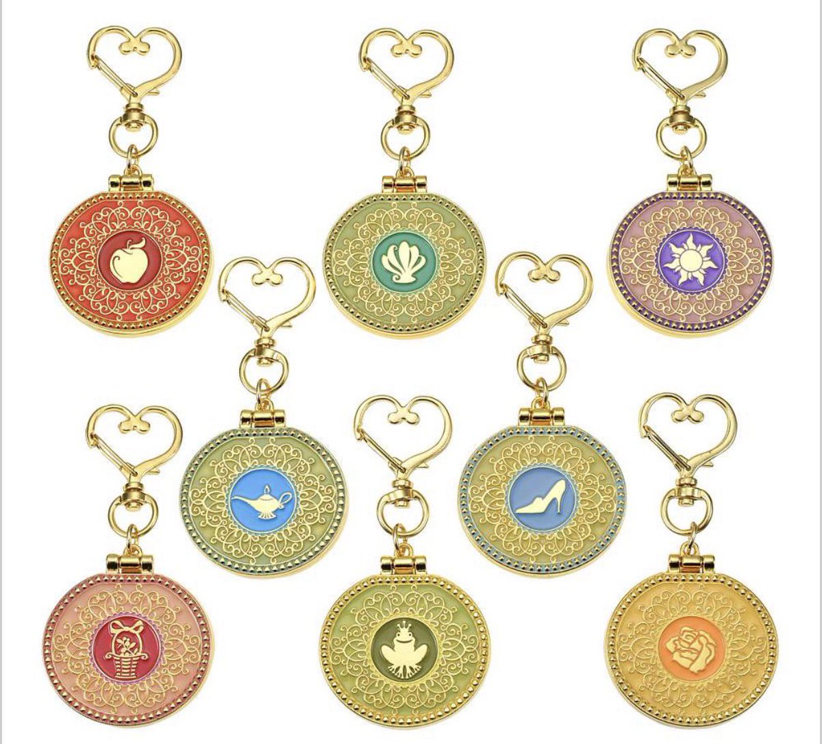 kumo_l_d's tweet photo. ディズニーストア シークレットキーチェーン　キーホルダー コンパクト風 プリンセス キーチェーン

求→シンデレラ

譲→ティアナ https://t.co/OqbkojK3FU