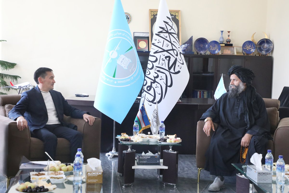 DChlnd's tweet photo. د افغانستان او ازبکستان ترمنځ د ټرانزیټي موټرو تګ راتګ زیاتېږي
د ټرانسپورټ او هوايي چلند وزیر الحاج ملا محمد فاضل مظلوم، د ازبکستان د ټرانسپورټ وزیر الهام مخکاموف رستمویچ او مل پلاوي سره لیدنه وکړه.۱/۵ https://t.co/2yLJcXGzdf