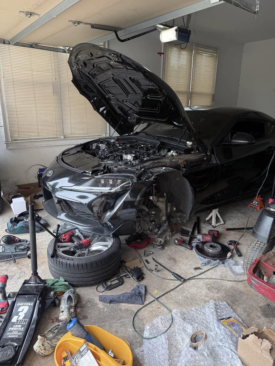 Simrio_auto's tweet photo. We don't just repair your vehicle , we make it stronger, safer, and ready to get you back on the road with confidence. https://t.co/2uraATT8dX
