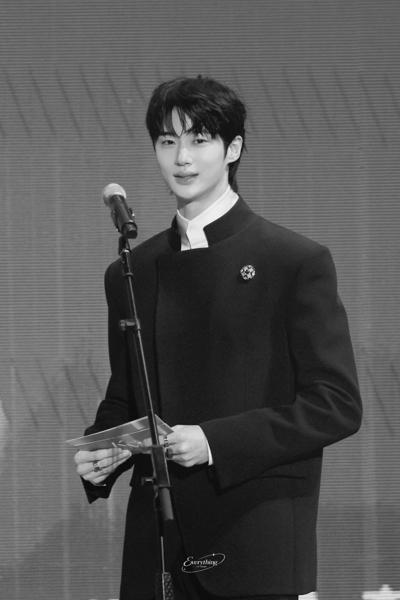 every_Byeon's tweet photo. 260725 KMA 2026 HQ

말이 필요 없 ... ✨

#변우석 #ByenWooSeok https://t.co/zsnBw67XYe