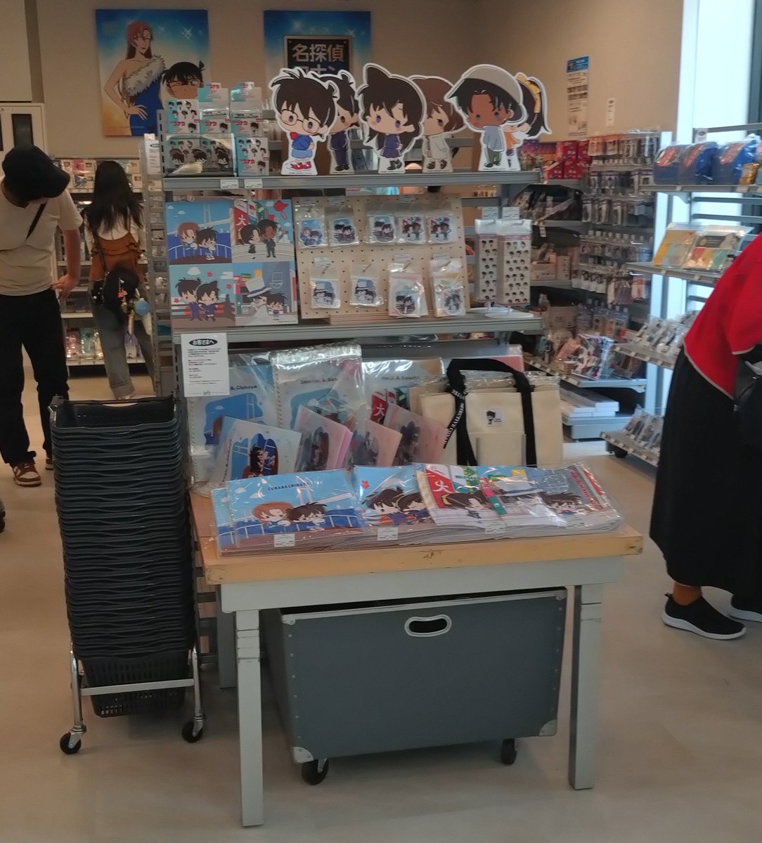hijiri129's tweet photo. コナンプラザ行って来ました！
こっちみ！トレーディングミニアクリルブロックは神引きでテンション上がりました😤
新一くんと哀ちゃんめっかわ😍
ブックマーカーも可愛いし、ショッパーのデザインも良かったです！
来年もぜひ行きたいですね😊 https://t.co/aSjcM3IuAR
