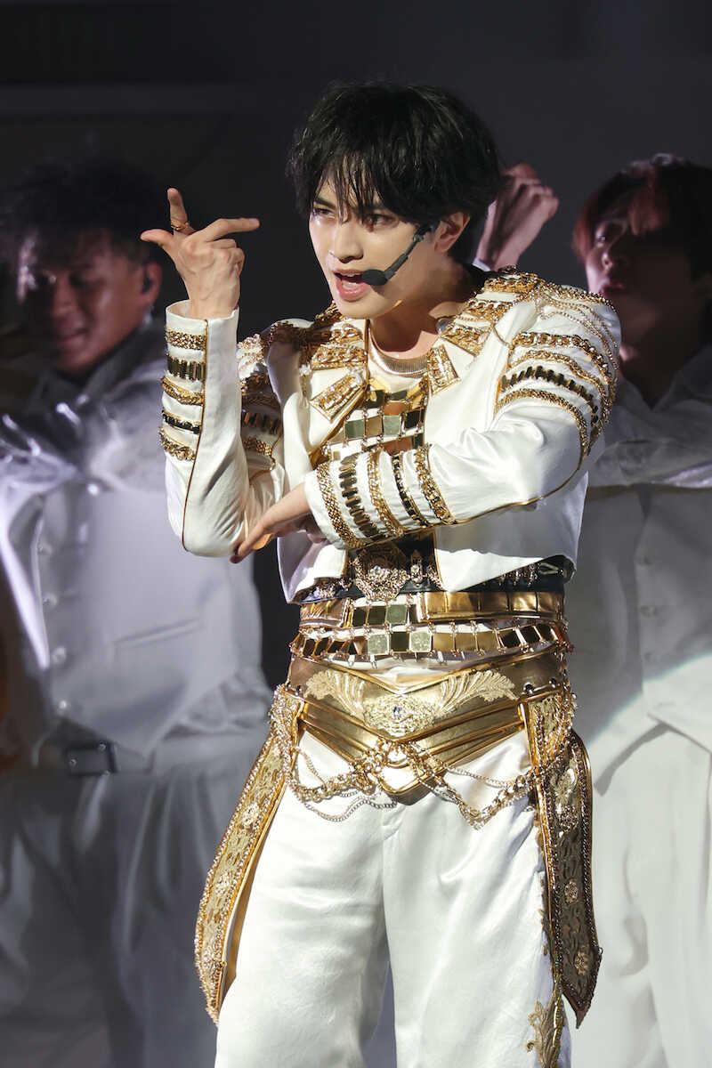 topicool_jp's tweet photo. 【トピクル】

【中島健人、一問一答①】和装姿の“若君”に大歓声！作詞作曲へのこだわりと「ケンティーソング」への熱い想い

息つく間もない18曲のステージ。加えて、作詞・作曲・振り付けまで手掛けるクリエイティブな才能が爆発しました

▼記事はこちら▼
🔗https://t.co/Ldtc2RBmsk

＃中島健人 https://t.co/h8aOHDU4VJ