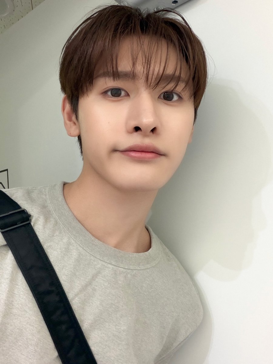 TRENDZ_OFFCL's tweet photo. [#은일] Cool한 하루 보내세요옹😗

#FROM_TRENDZ #TO_FRIENDZ #TRENDZ #트렌드지 https://t.co/f64vmGdj96