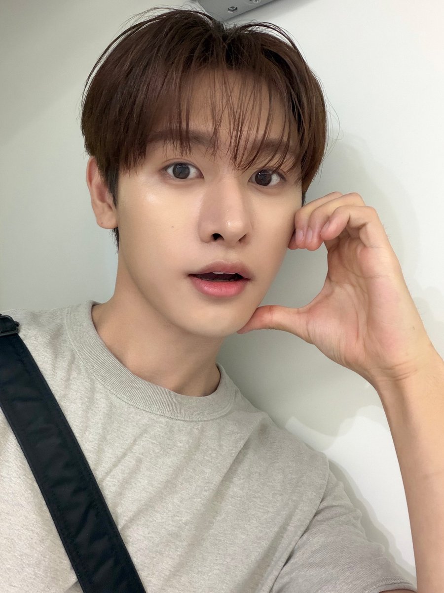TRENDZ_OFFCL's tweet photo. [#은일] Cool한 하루 보내세요옹😗

#FROM_TRENDZ #TO_FRIENDZ #TRENDZ #트렌드지 https://t.co/f64vmGdj96