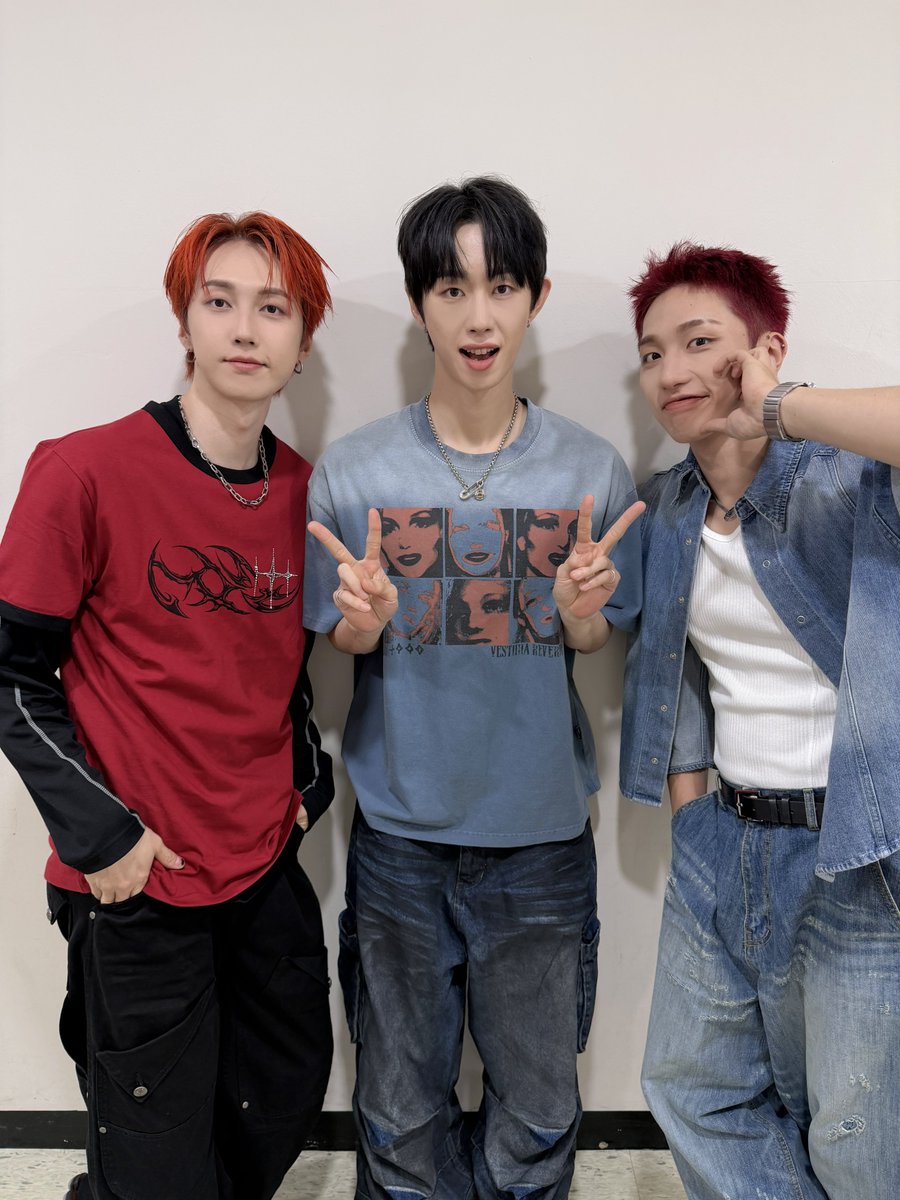 MontOfficial's tweet photo. [📷]

260726 팬사인회 완료

한 주의 마무리 몬트와 함께 행복했길 💚
월요일도 힘차게 보내보자 🔋⚡️

#몬트 #MONT
#나라찬 #NARACHAN
#빛새온 #BITSAEON
#로다 #RODA 
#UNLOCK #RUN https://t.co/VlO0A9QcZZ
