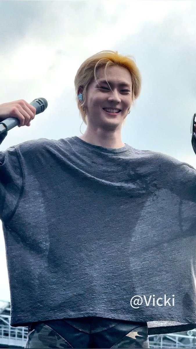 앵 tweet media