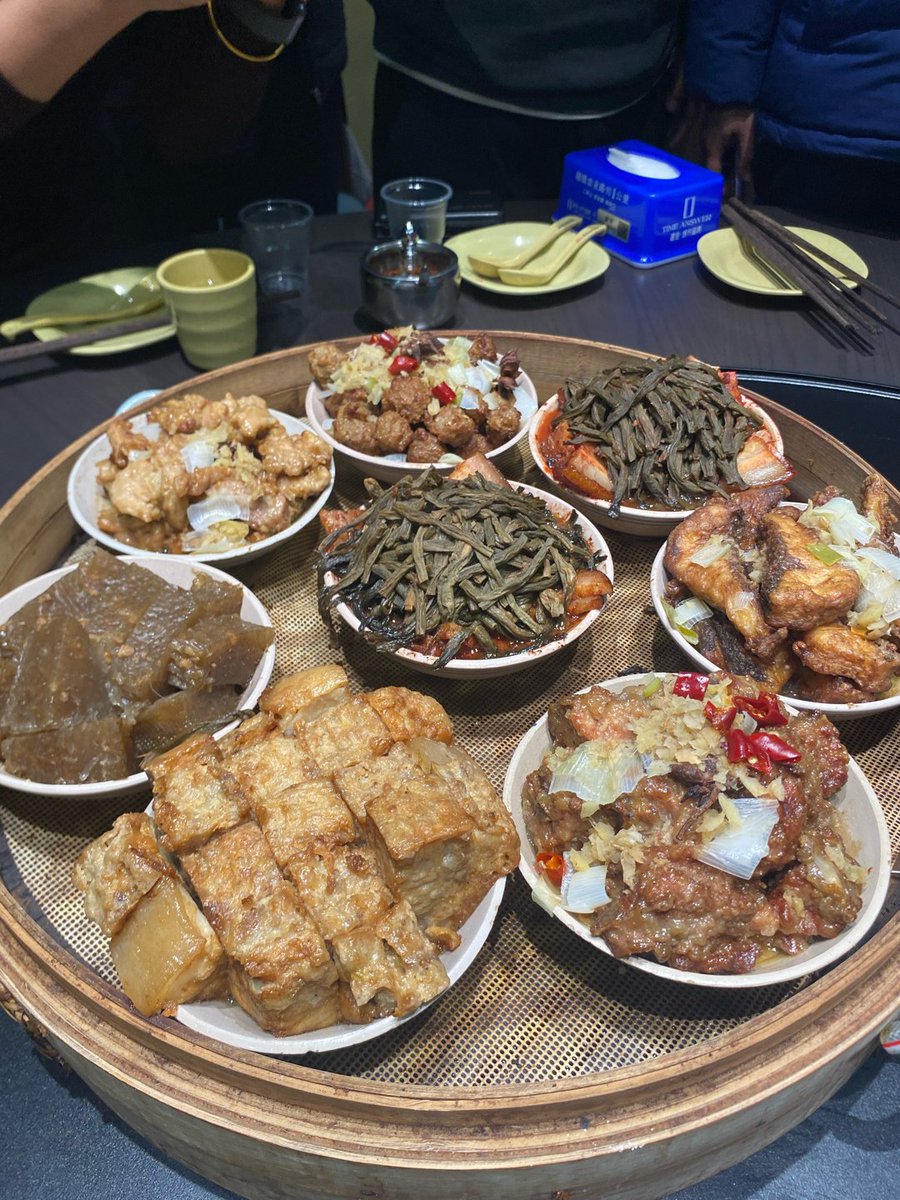 ShaniKmettlm's tweet photo. 今晚和爸妈围在餐桌旁吃家常菜，聊了聊我最近的小感悟，暖乎乎的烟火气把疲惫都冲散了，这才是最踏实的小确幸呀， https://t.co/QHIkm6bIEA
