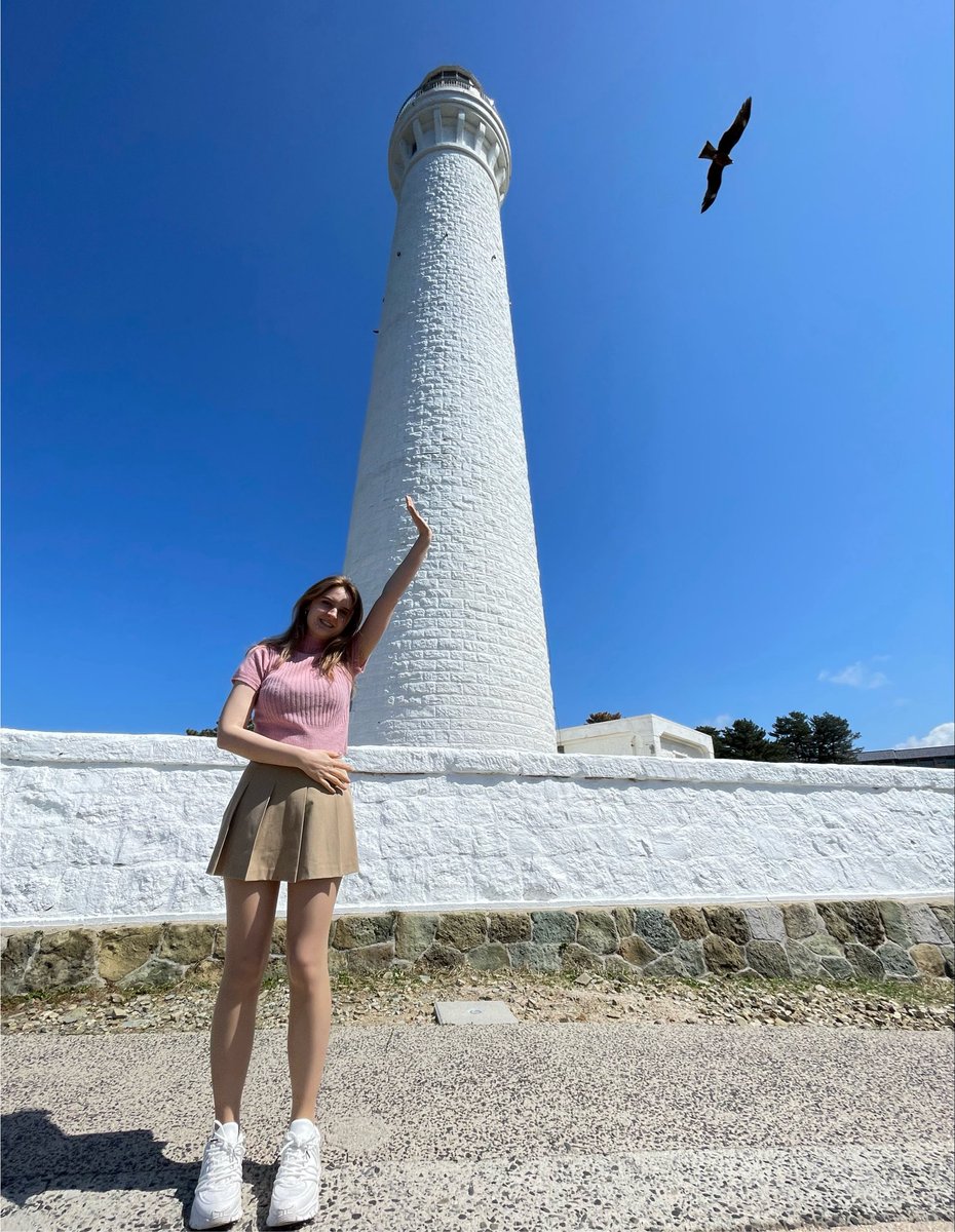 sonnya_jpn's tweet photo. 灯台からの景色は素晴らしかったです🗼🌊
灯台はちょ〜高かったです🦅

#ドイツ人 #モデル #showroom配信 #灯台 #ちょ〜高かった https://t.co/wdS8PNfCTL