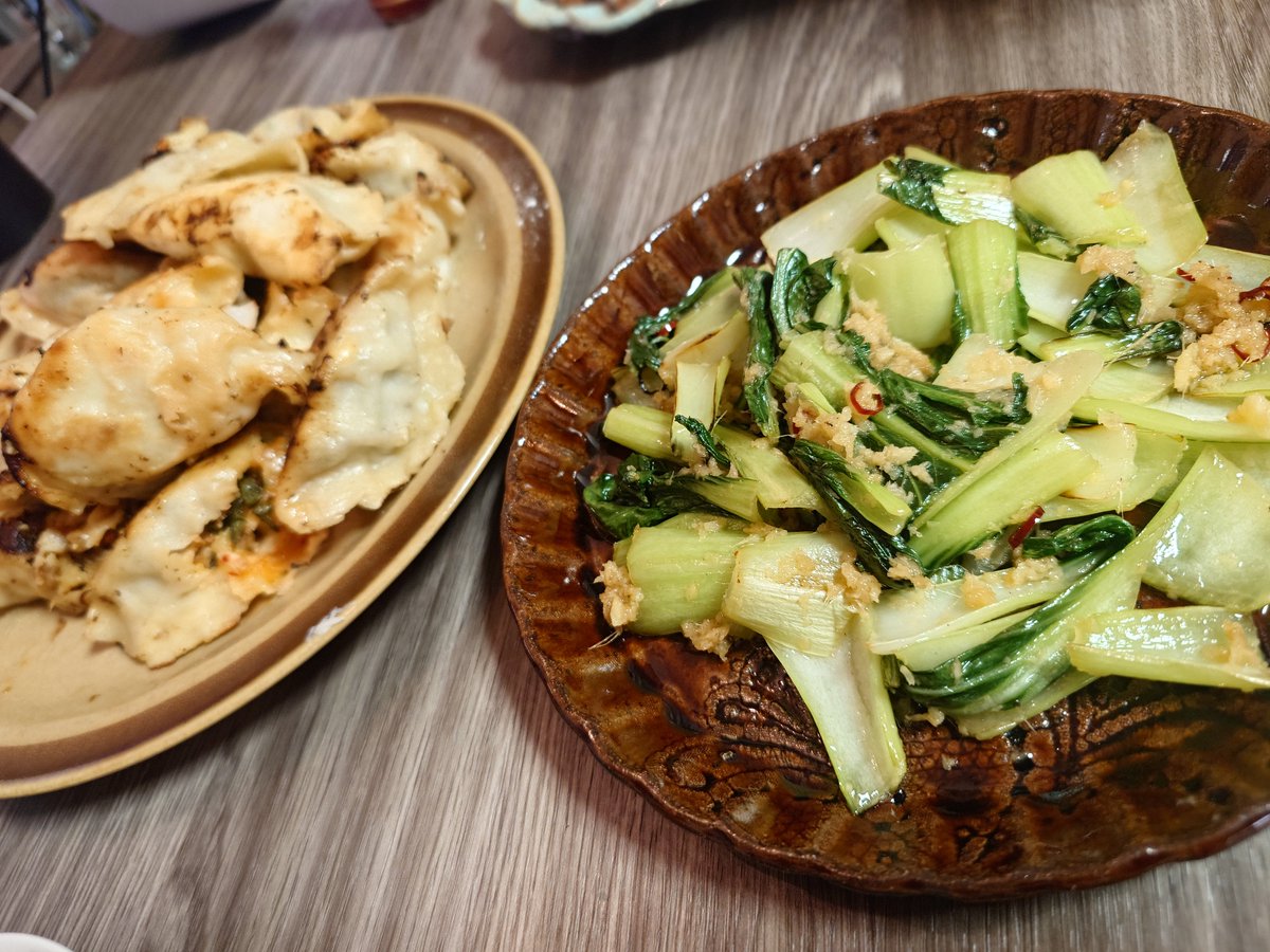 urawanomadan's tweet photo. 餃子とチンゲン菜生姜炒め https://t.co/lSgxNBryyi