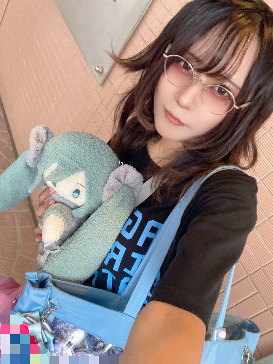 nana_matsumotoL's tweet photo. 表情筋が死んでいるボサボサ一般オタク https://t.co/BYYPyf6oMw