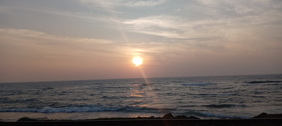 trozerfeat's tweet photo. I’m not sure about the sea levels, but it’s been giving good views anyway....

📍Colombo, Sri Lanka! https://t.co/GOjGN3HuQJ