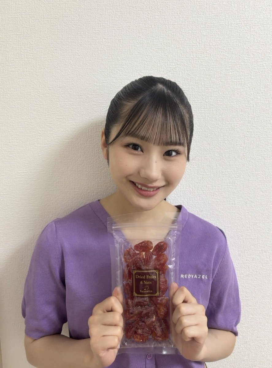 tsubakifac_uf's tweet photo. トマト大好き！リコピンパワー！！🍅
つばきファクトリーの土居楓奏です💚

#土居楓奏のトマト日記 

Tataratiyaさんのドライトマトを食べました〜！！

初めてドライトマトを食べたのですが

すごく甘くて、１つ１つにトマトの旨みが詰まっていてとっても美味しかったです！！

#ハロプロ #トマト https://t.co/wLelzPLTdi